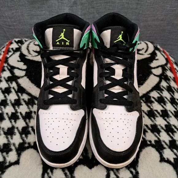 % Sz 7Y Nike Boys Air Jordan 1 Mid Shoes Sneakers / AJ4 - Picture 3 of 11